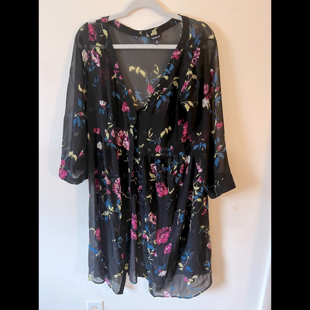 Dress torrid never worn. Flowy button down front